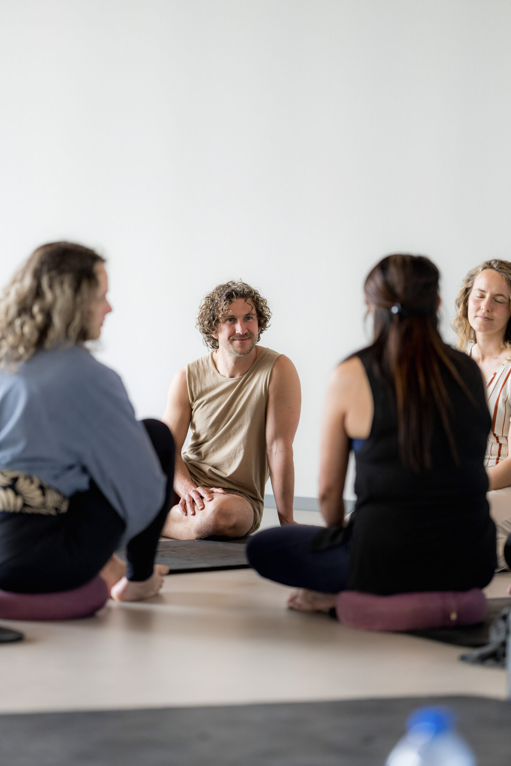 26-260410-Holisticmovement_19-Hexashots 26-260410-Holisticmovement_19-Hexashots